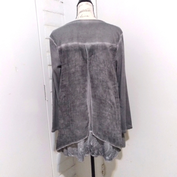 NWOT  CalStyle Gray Lace & Crochet Lagenlook Swing Tunic Top - Picture 6 of 10